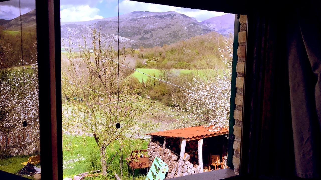 Pian D'Isola Bed and Breakfast Costacciaro Εξωτερικό φωτογραφία